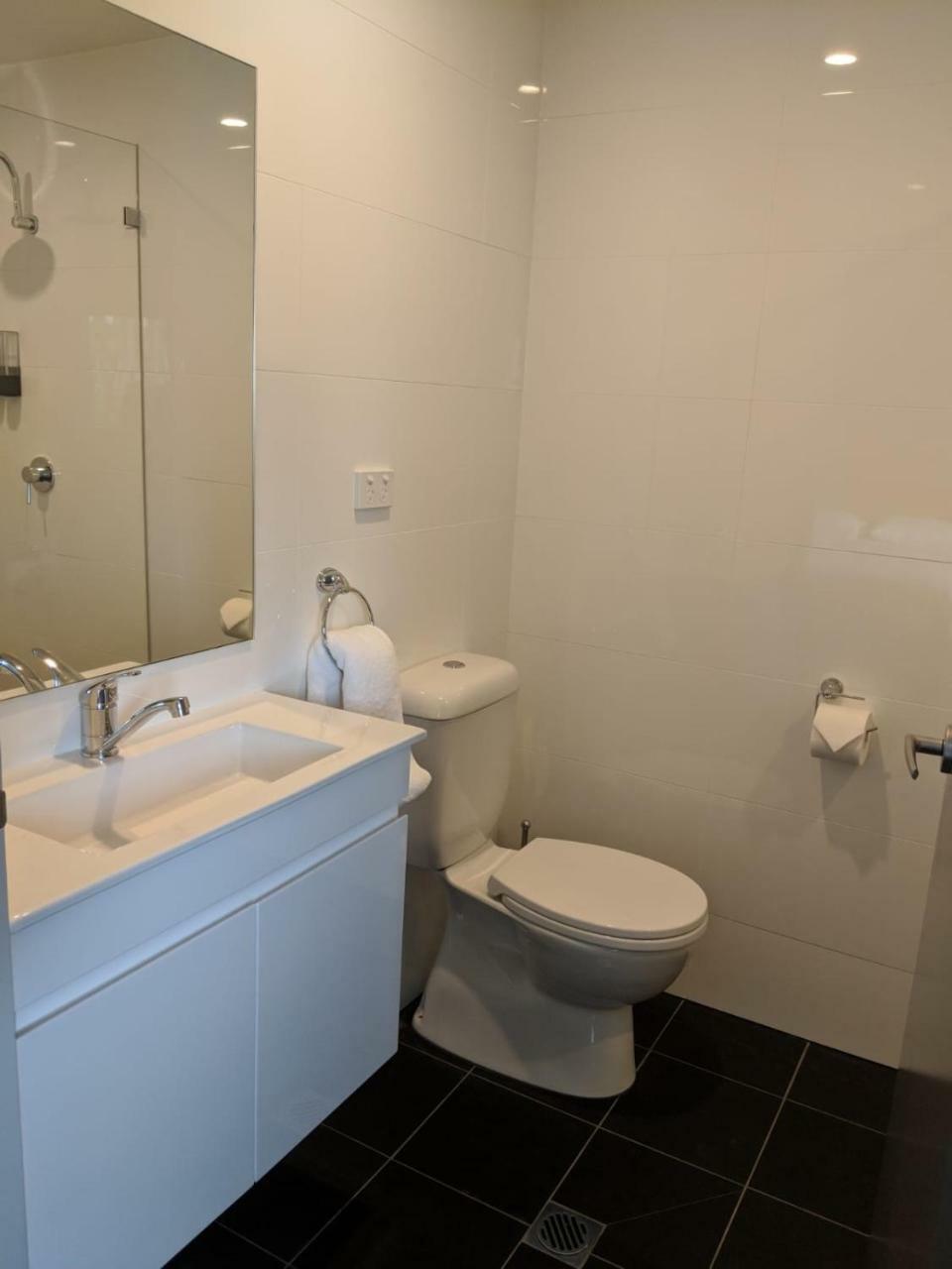 Kingsgrove Hotel Sydney Esterno foto
